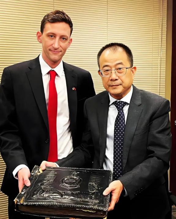 为何能获赠中国的最高国礼？不朽情缘网站这个美国青年(图5)